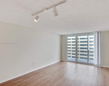 1111 Brickell Bay Dr - Photo Thumbnail 6