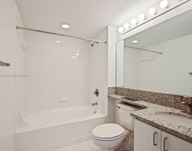 1111 Brickell Bay Dr - Photo Thumbnail 15