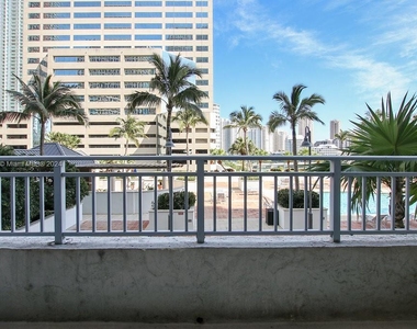 1111 Brickell Bay Dr - Photo Thumbnail 12