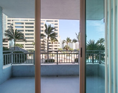 1111 Brickell Bay Dr - Photo Thumbnail 9