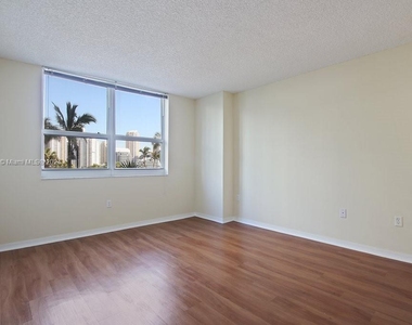 1111 Brickell Bay Dr - Photo Thumbnail 17