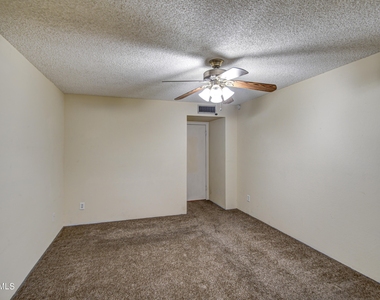 11048 N 28th Drive - Photo Thumbnail 12