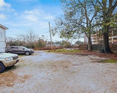 4416 Burgundy Street - Photo Thumbnail 11