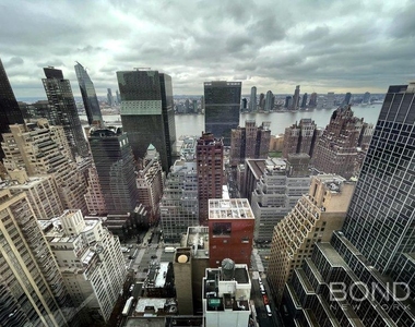 East 44th Street - Photo Thumbnail 5