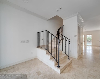 2626 Alamanda Ct - Photo Thumbnail 18