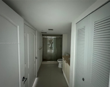 2101 Brickell Ave - Photo Thumbnail 5