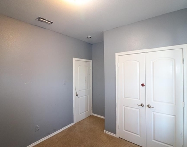 4508 Gunnison Drive - Photo Thumbnail 6