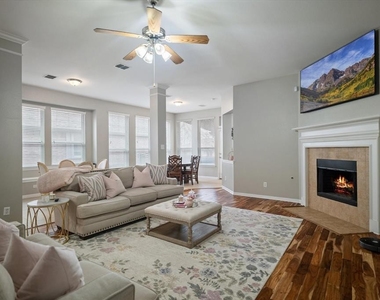 1390 Bonham Parkway - Photo Thumbnail 12