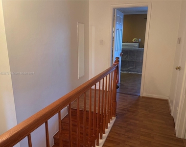 59 Canterbury Ln - Photo Thumbnail 1