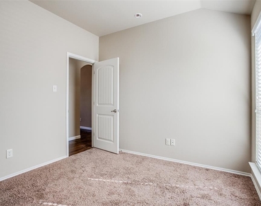 810 Elm Grove - Photo Thumbnail 20