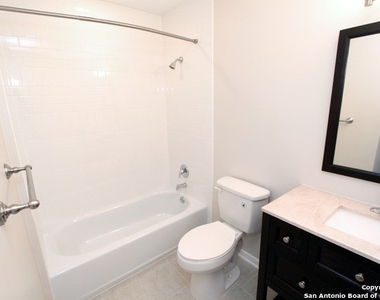 1129 W Ashby Pl - Photo Thumbnail 16