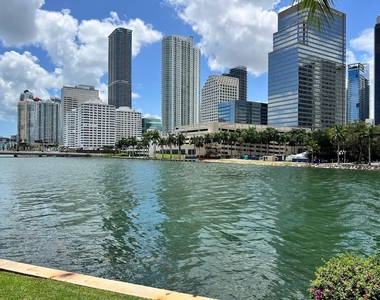 801 Brickell Key Blvd - Photo Thumbnail 9