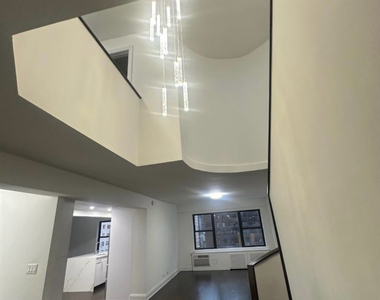 157 East 57th Street - Photo Thumbnail 5