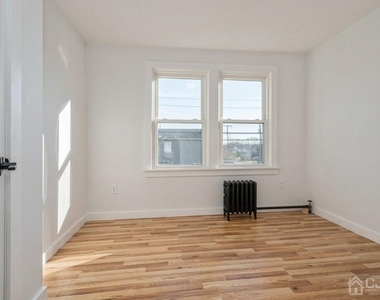 487 Pine Avenue - Photo Thumbnail 25