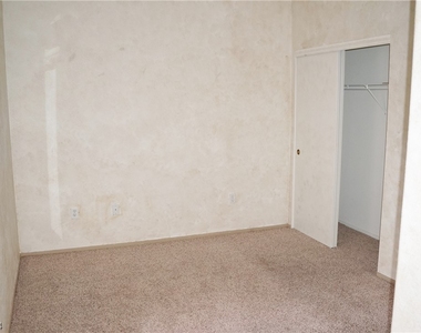 5415 W Harmon Avenue - Photo Thumbnail 6