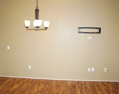 5415 W Harmon Avenue - Photo Thumbnail 2