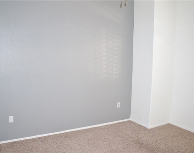 5415 W Harmon Avenue - Photo Thumbnail 9