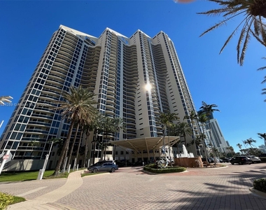 17555 Collins Ave - Photo Thumbnail 32