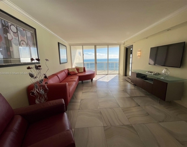 17555 Collins Ave - Photo Thumbnail 10