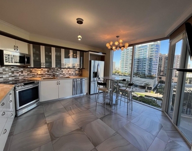 17555 Collins Ave - Photo Thumbnail 1