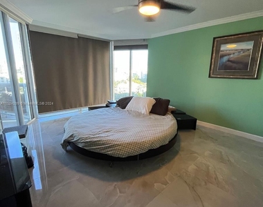 17555 Collins Ave - Photo Thumbnail 17