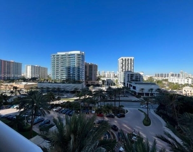 17555 Collins Ave - Photo Thumbnail 27