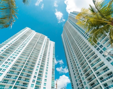 950 Brickell Bay Dr - Photo Thumbnail 18