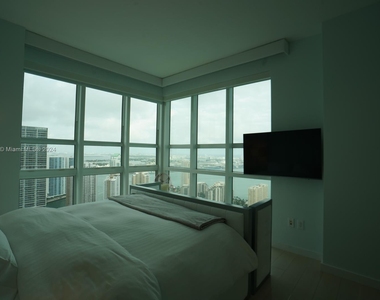 950 Brickell Bay Dr - Photo Thumbnail 5