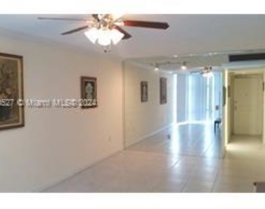 3375 N Country Club Dr - Photo Thumbnail 10