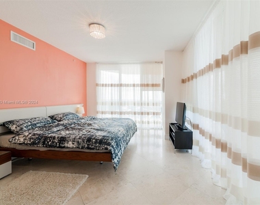 16699 Collins Ave - Photo Thumbnail 19