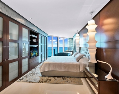 17001 Collins Ave - Photo Thumbnail 12