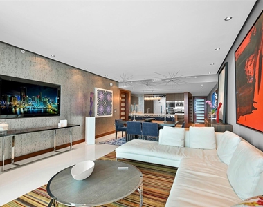 17001 Collins Ave - Photo Thumbnail 3