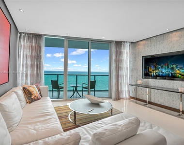 17001 Collins Ave - Photo Thumbnail 4