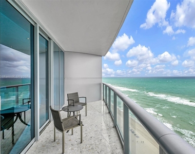 17001 Collins Ave - Photo Thumbnail 6