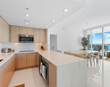 6899 Collins Ave - Photo Thumbnail 21