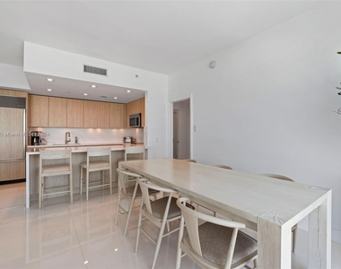 6899 Collins Ave - Photo Thumbnail 10