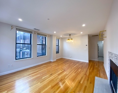 75 Clarendon St - Photo Thumbnail 1