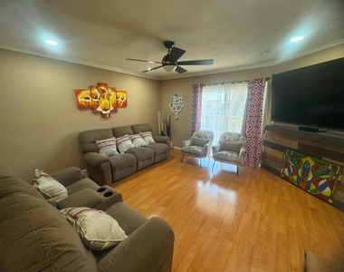 3155 Payne Ave 18 - Photo Thumbnail 4