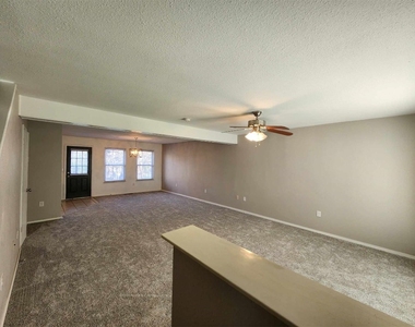 7700 S Eagle Lane - Photo Thumbnail 2