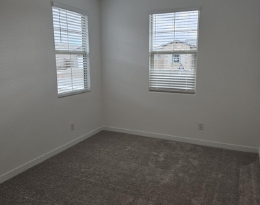 4150 E Sagebrush Street - Photo Thumbnail 27