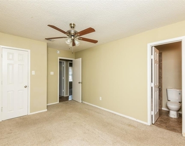 6407 Woods Edge Drive - Photo Thumbnail 9