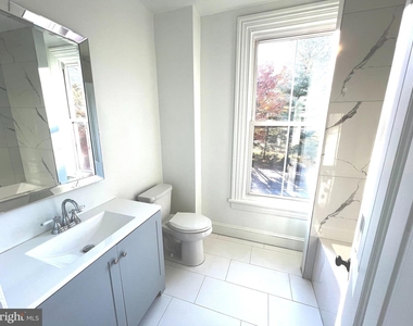 622 Berwyn Avenue - Photo Thumbnail 12