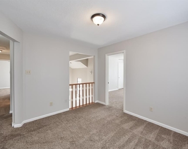 1521 Stratford Drive - Photo Thumbnail 28