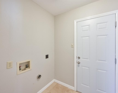 1521 Stratford Drive - Photo Thumbnail 34