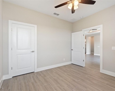 2215 Pecos Court - Photo Thumbnail 20