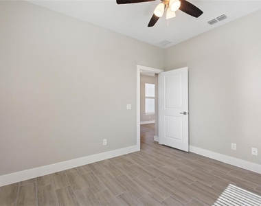 2215 Pecos Court - Photo Thumbnail 18