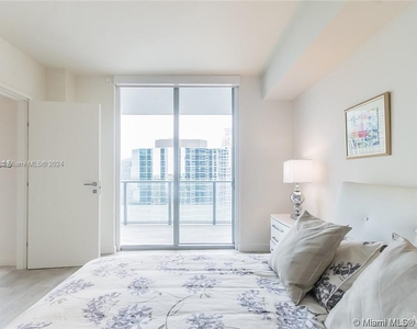 1300 Brickell Bay Dr - Photo Thumbnail 7