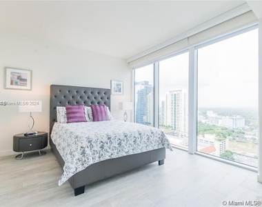 1300 Brickell Bay Dr - Photo Thumbnail 5