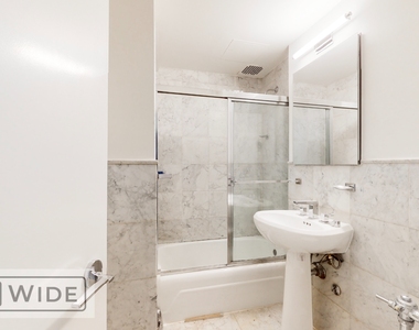 440 East 81st Street - Photo Thumbnail 3