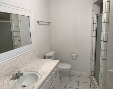 5071 E Belmont Ave - Photo Thumbnail 6